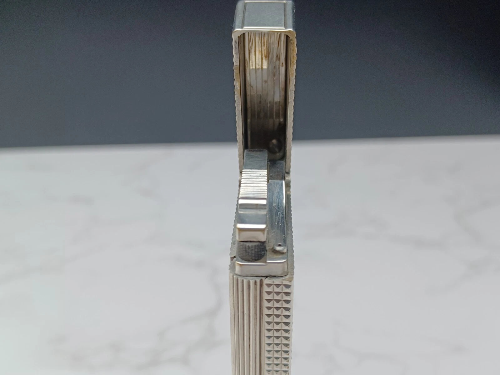 Nice S.T. DUPONT Line 2 Table Gas Lighter - Diamond Point- Silver Plated 1615-AE03