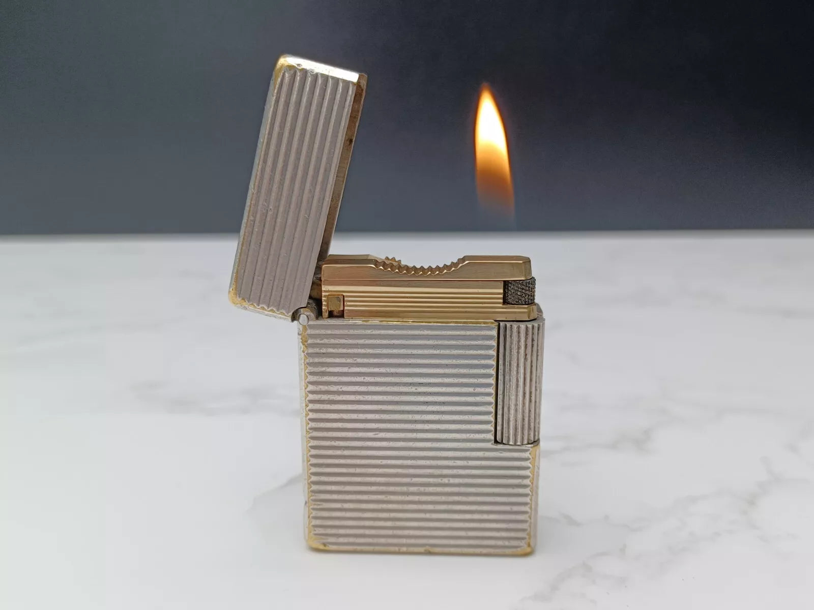 S.T. DUPONT Feuerzeug Line 1 BS Gas – L1 BS – Kleines Modell – Silberplattiert – AD13-1637