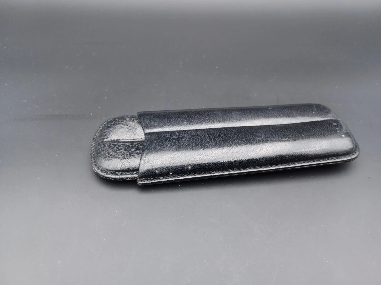Schönes Vintage Zigarrenetui - Schwarzes Leder - 2 Fächer - AG14-833
