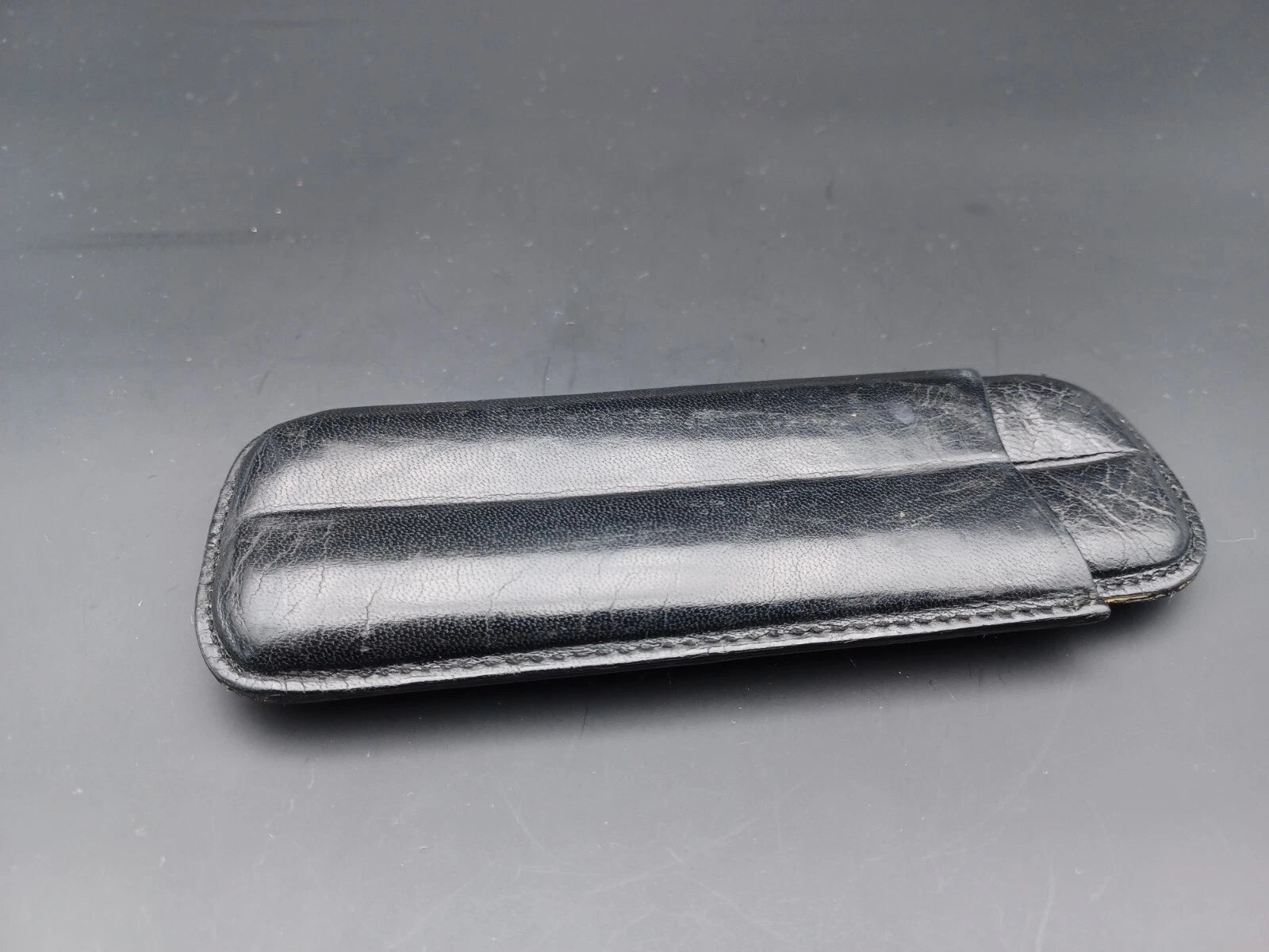 Schönes Vintage Zigarrenetui - Schwarzes Leder - 2 Fächer - AG14-833