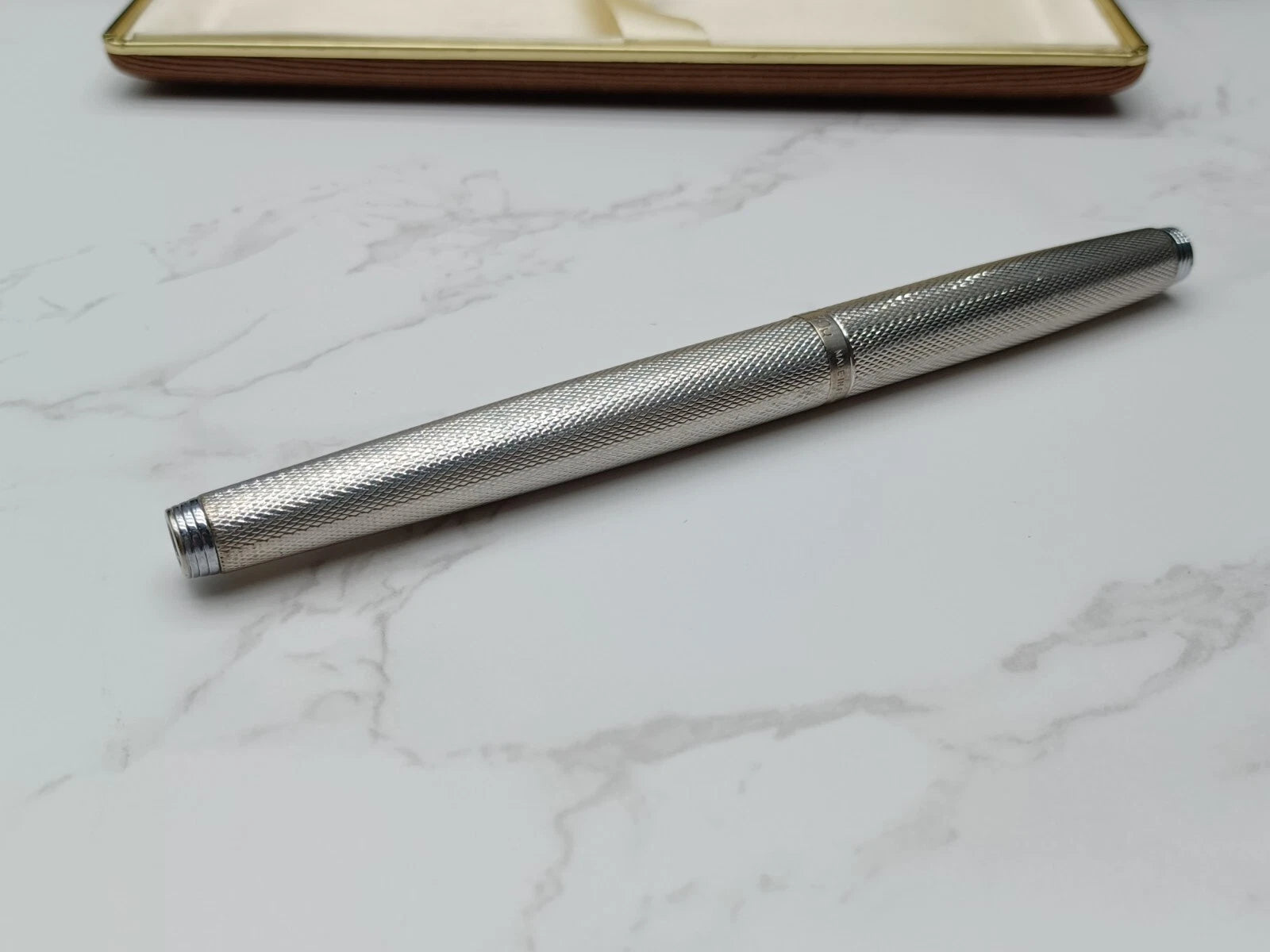Nice PARKER FOUNTAIN PEN - Silver Plated - NIB 18K Gold - With Box AF07-1613