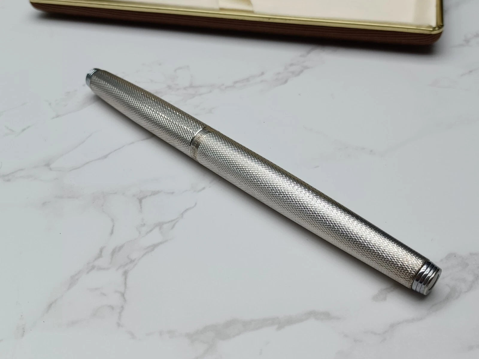 Nice PARKER FOUNTAIN PEN - Silver Plated - NIB 18K Gold - With Box AF07-1613