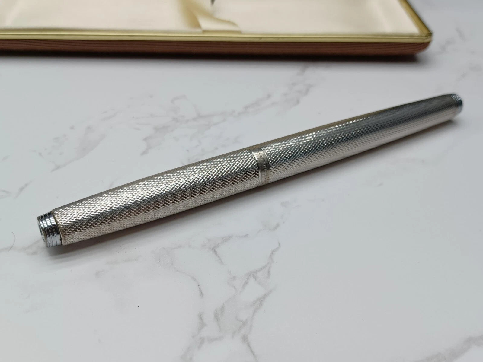 Nice PARKER FOUNTAIN PEN - Silver Plated - NIB 18K Gold - With Box AF07-1613
