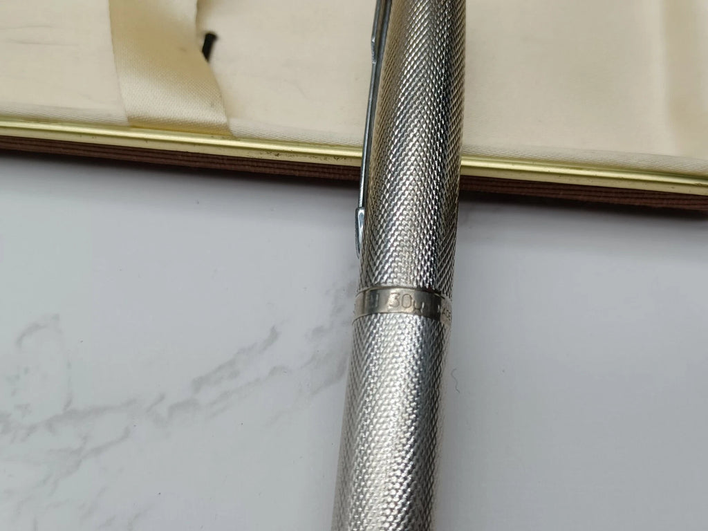 Nice PARKER FOUNTAIN PEN - Silver Plated - NIB 18K Gold - With Box AF07-1613