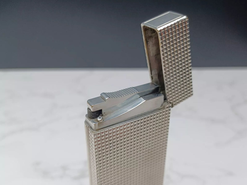 Nice S.T. DUPONT Line 2 Table Gas Lighter - Diamond Point- Silver Plated 1615-AE03