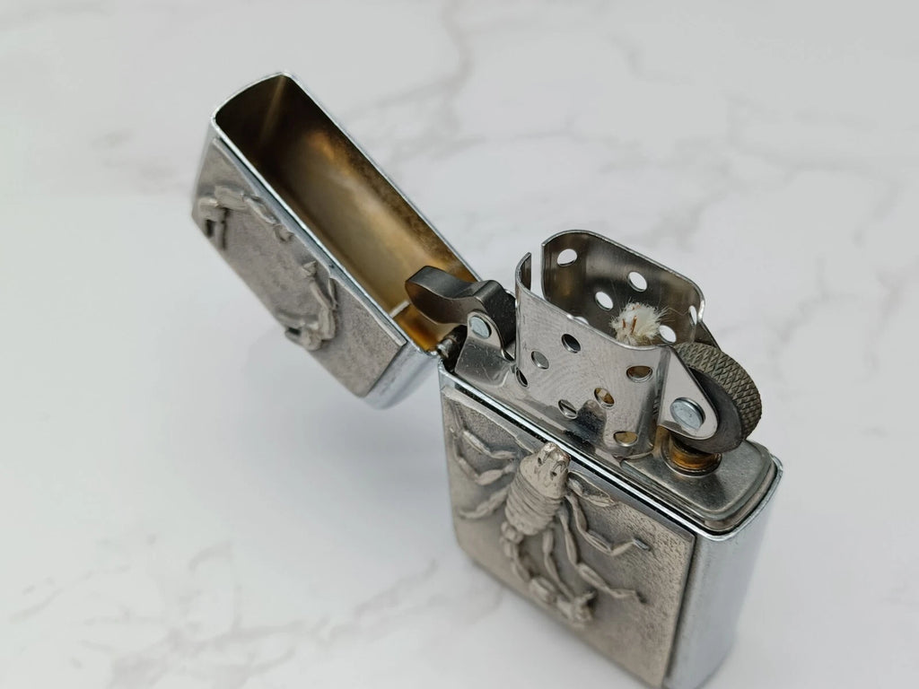Nice ZIPPO SCORPIO - Petrol Lighter - 2005 - With Box - AG08-1594