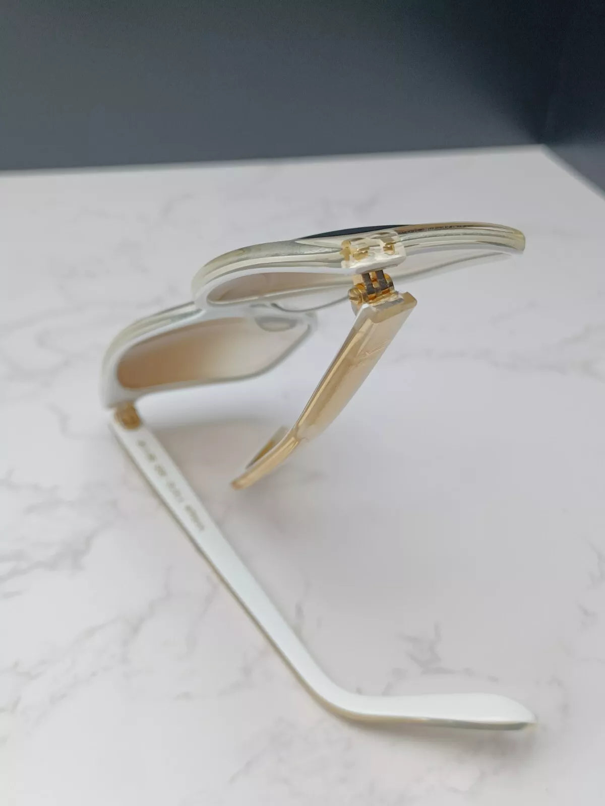 EMMANUELLE KHANH „VINTAGE“ EK11610 – Farbe Elfenbein – Sonnenbrille – New Old Stock