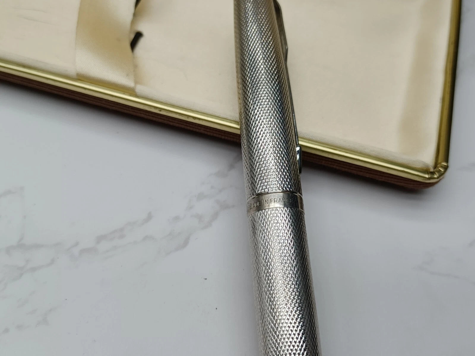 Nice PARKER FOUNTAIN PEN - Silver Plated - NIB 18K Gold - With Box AF07-1613