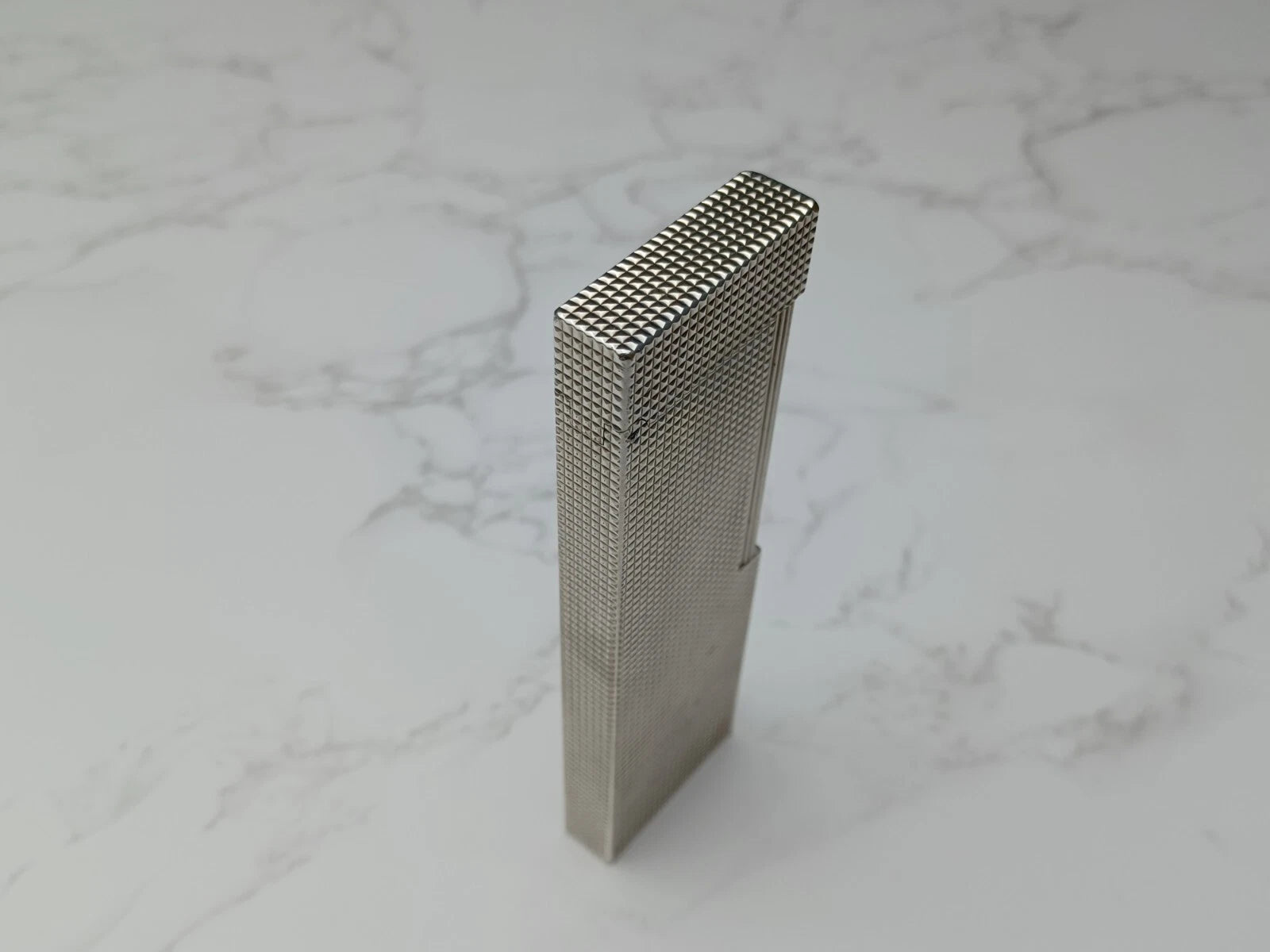 Nice S.T. DUPONT Line 2 Table Gas Lighter - Diamond Point- Silver Plated 1615-AE03