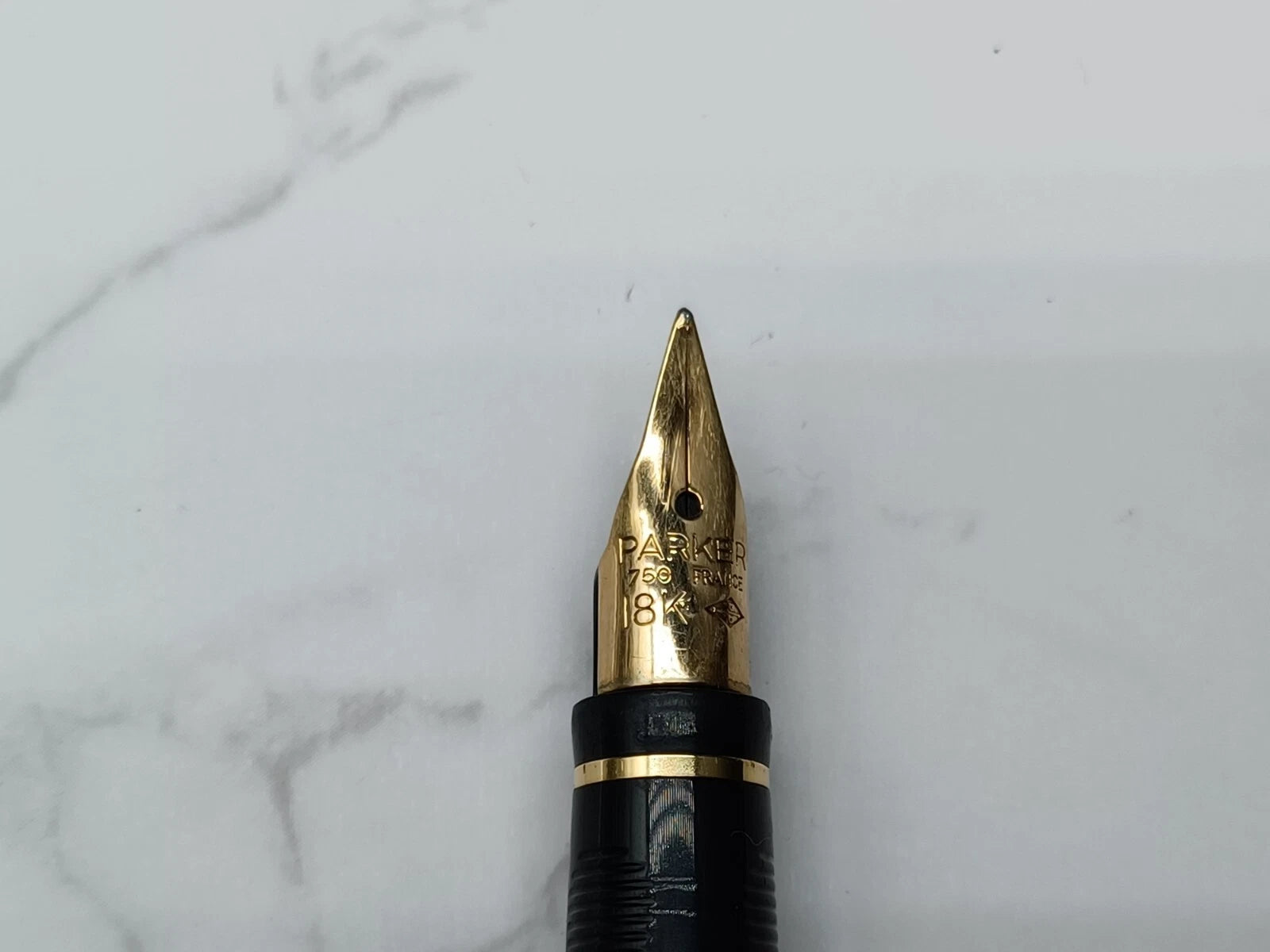 Nice PARKER FOUNTAIN PEN - Silver Plated - NIB 18K Gold - With Box AF07-1613
