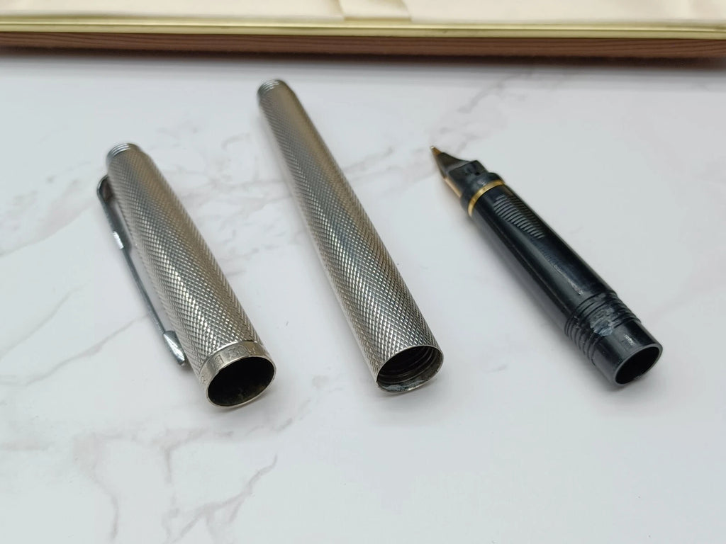 Nice PARKER FOUNTAIN PEN - Silver Plated - NIB 18K Gold - With Box AF07-1613