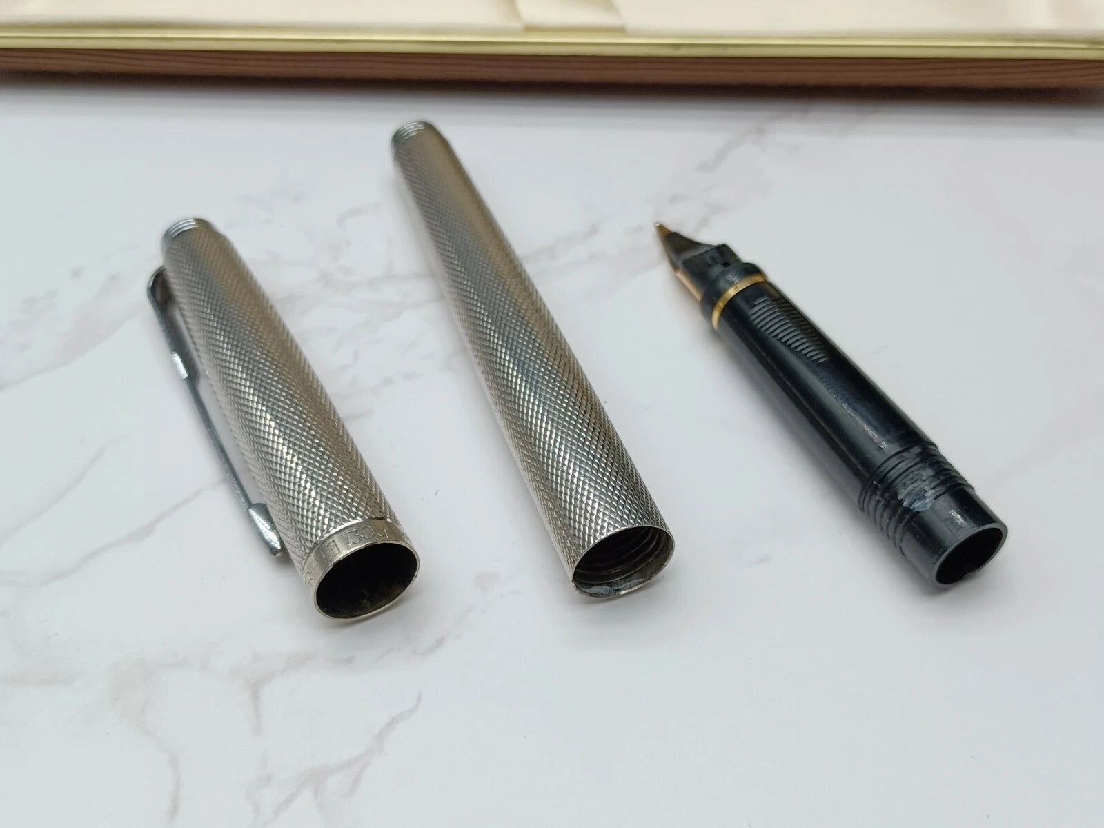 Nice PARKER FOUNTAIN PEN - Silver Plated - NIB 18K Gold - With Box AF07-1613