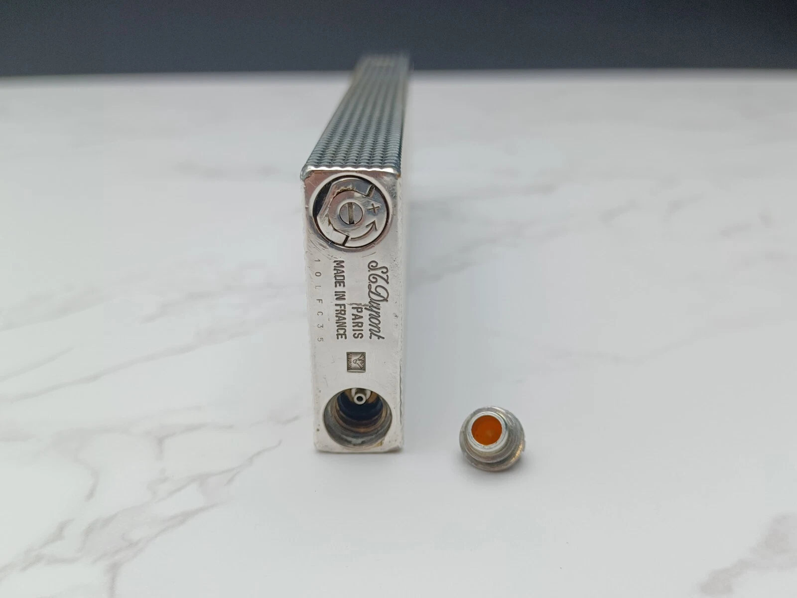 Nice S.T. DUPONT Line 2 Table Gas Lighter - Diamond Point- Silver Plated 1615-AE03