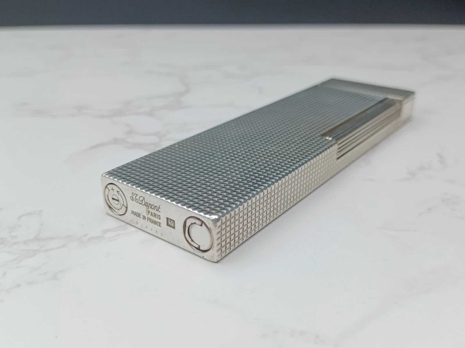 Nice S.T. DUPONT Line 2 Table Gas Lighter - Diamond Point- Silver Plated 1615-AE03